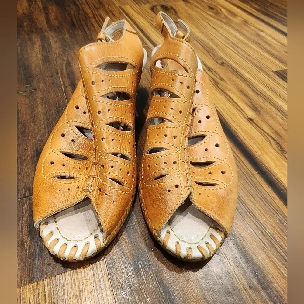 Pikolinos Leather peeptoe slingback sandals
